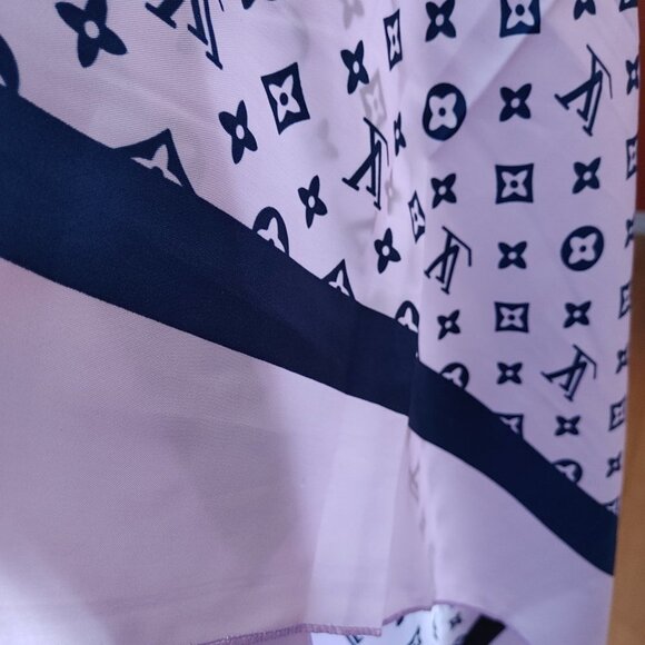 Vintage Louis Vuitton Scarf 100% Silk 38" x 41" Lilac/Navy - Picture 6 of 7